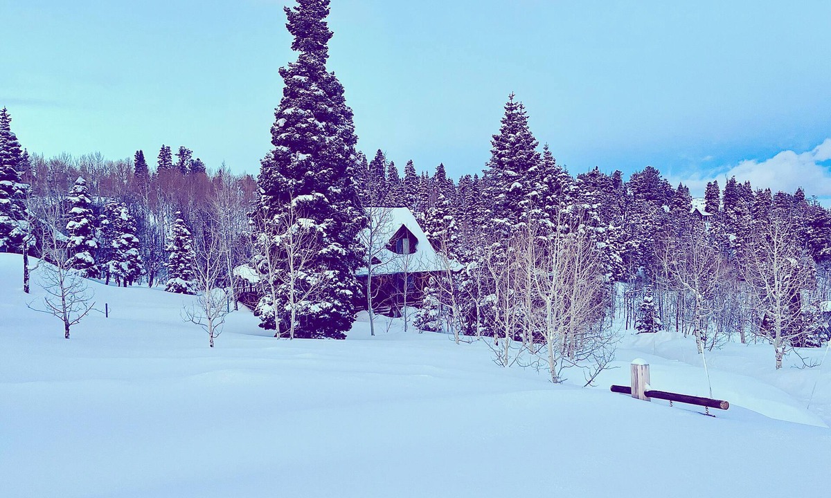 Tollgate Canyon Cabin | Cozy Mountain escape near Park City w/game room, hot tub for the whole family
