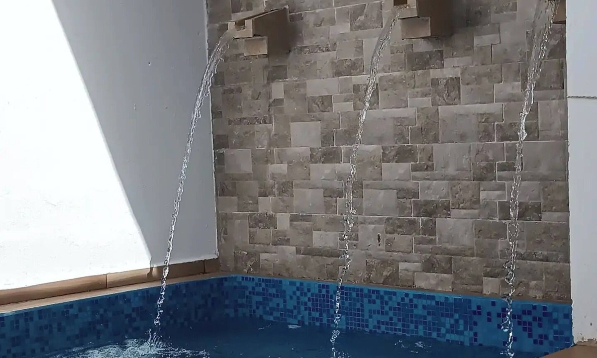 Downtown Cancun House | Linda casa con alberca y cascada.