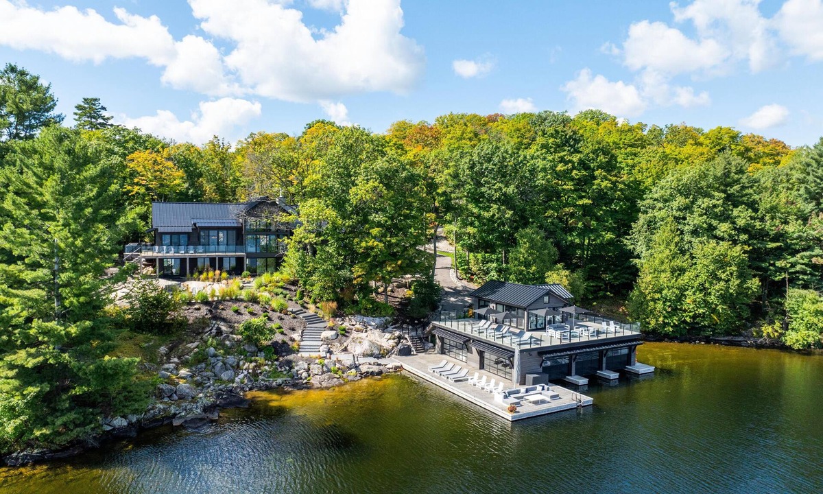 Muskoka Lakes Cottage | Newly built 10 bed 8 bath cottage on Lake Rosseau