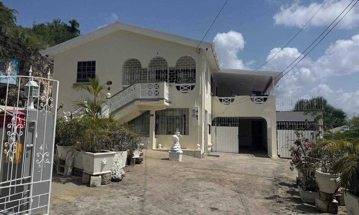 Fitts Village Apartment | Ocean views, spacious 3 bed apt in Fitts Village - 6 min walk to beach