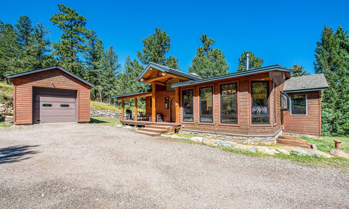 Little Valley Cabin | Quiet 4 Acres, Gym,Theater, Grill, & WILDLIFE! Sleeps 6 IN LUXURY! Lic 0335