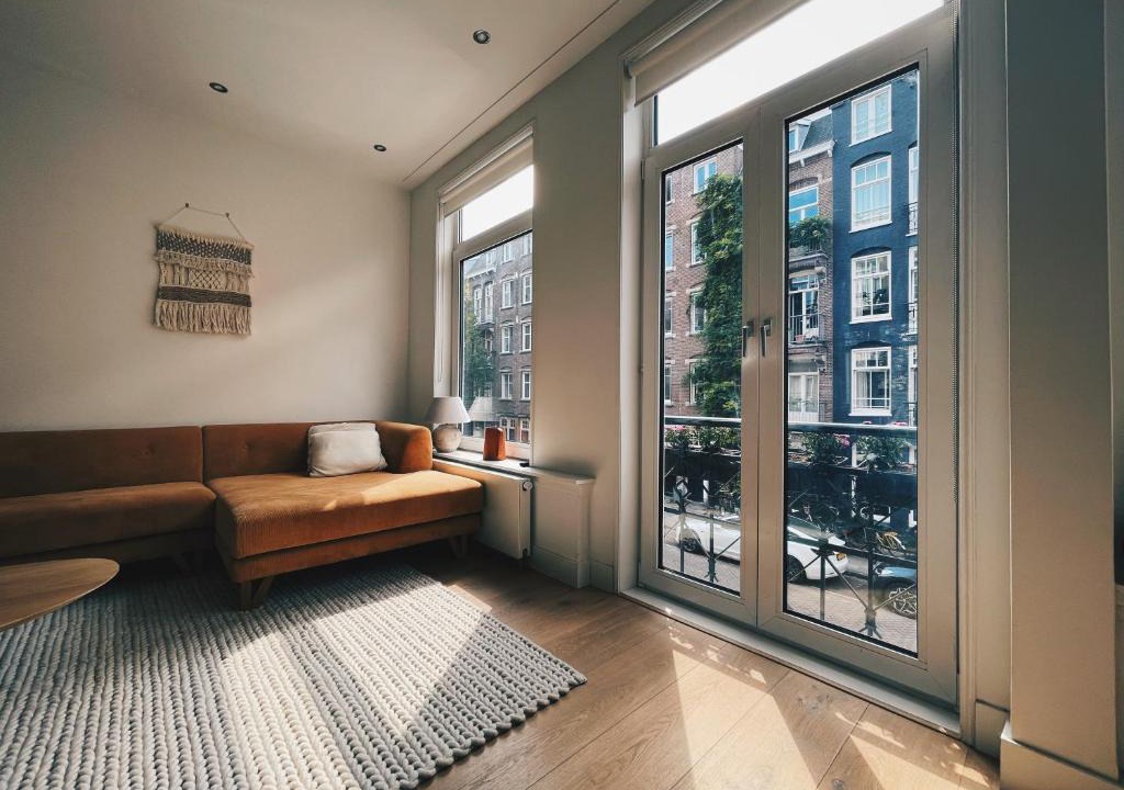 Overtoomse Sluis Apartment | Spacious Designer Duplex next to Central Park