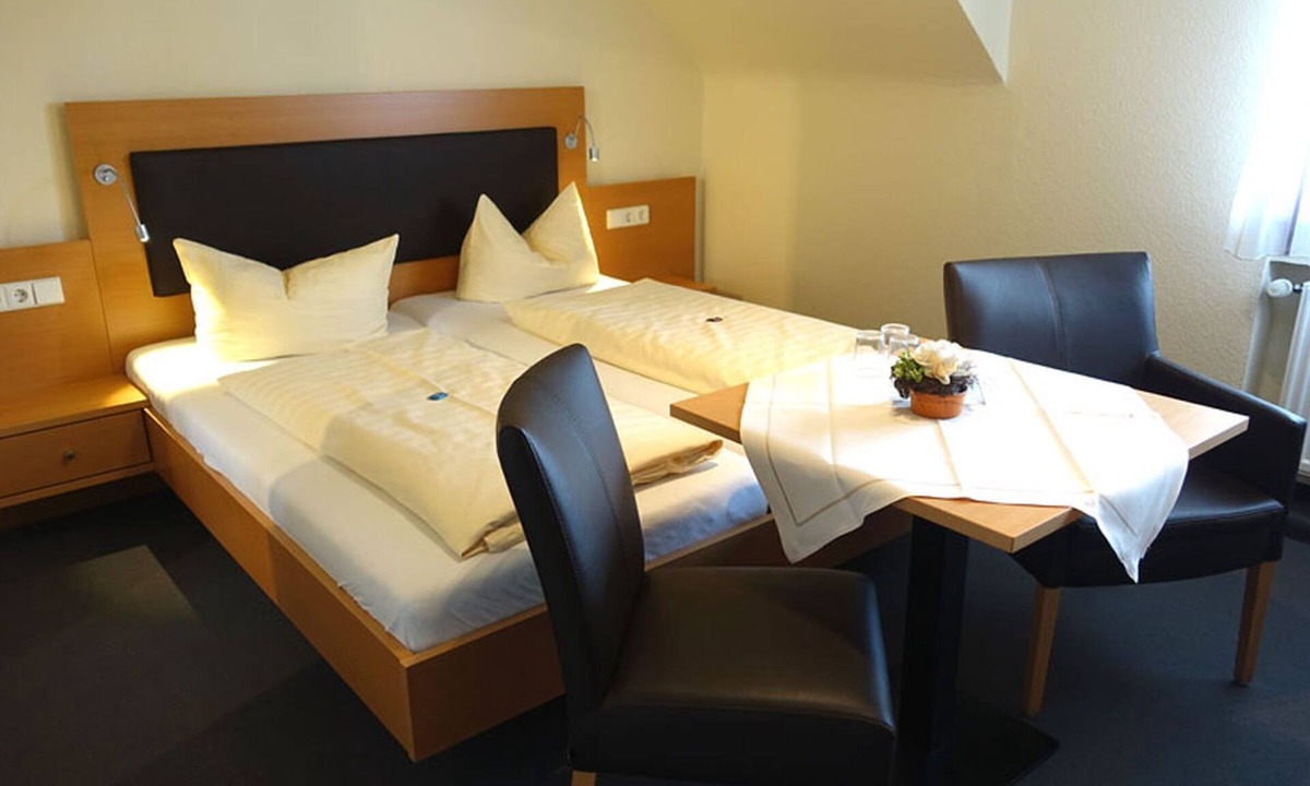 Immenstaad am Bodensee Apartment | Standarddoppelzimmer mit Balkon im Gästehaus