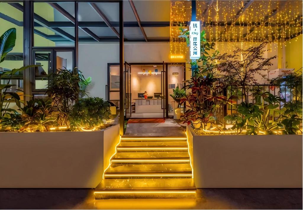 Liwan Apartment | YueCity Youth Apartments Guangzhou Near Shisanhang Clothing Market & Yide Road Metro