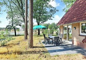 Comfort 4-person bungalow in the holiday park Landal Landgoed 't Loo in 't Loo-Oldebroek