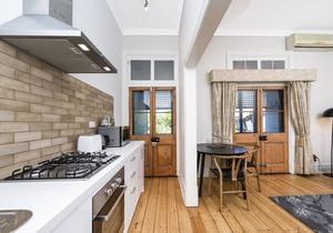 Lovely warm and bright private apartment located in the heart of South Fremantle in South Fremantle