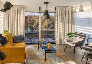 Luxurious ship in Aalsmeer with harbor view in Aalsmeer