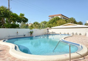 Ocean View Right on Beach 2br/2ba Steps to #1 Beach Directly on Siesta Key in Siesta Key