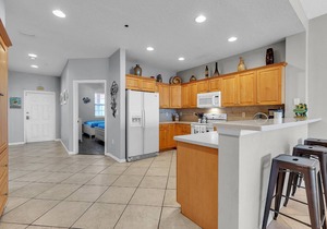 Pet Friendly! Waterfront, Pool, Hot Tub, Free Parking & Free Activities! ~ 403 Harborview Grande in Clearwater