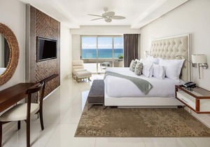 Vacation in Los Cabos - Luxury 3 Bedroom Oceanfront Suite w/Private Jacuzzi in Cabo San Lucas