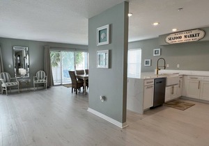 Walkable to the Best Eats of IRB! Family Sized Indian Rocks Beach Condo in Indian Rocks Beach