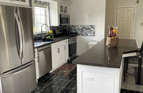 Lake Gardens House | 4BDRM PRIVATE HOME IN QUIET RESIDENTIAL COMMUNITY 12 MIN FROM AIRPORT, 30 MIN TO BELIZE CITY