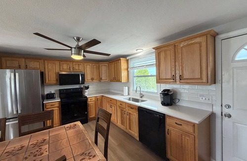 Eastward Look House | A/C 6Bd 2ba sleeps 12 walking distance Scarborough Beach Bonus rec-room w/bar