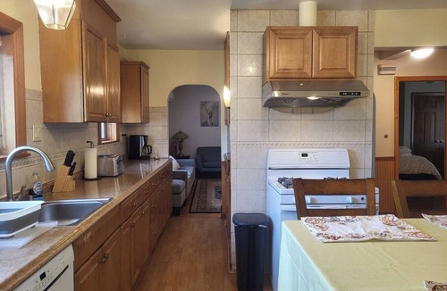 Strawberry Hill Apartment | A Cozy 5BR Apartment near Harvard Square and MIT