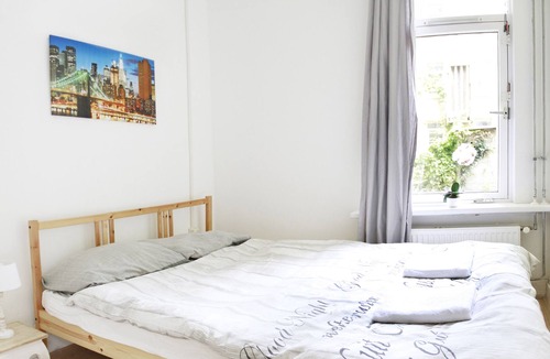 Staatsliedenbuurt Apartment | **Affordable Ground Floor Apartment - Great Location!