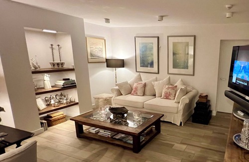 Woollahra Apartment | Apartment in Woollahra with courtyard