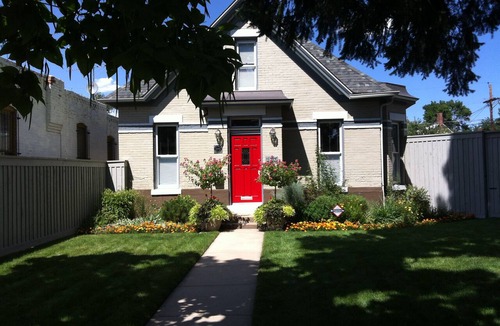 Baker Apartment | Apt. in Quiet Historic Neighborhood. 5 min. walk to shops, restaurants and bars