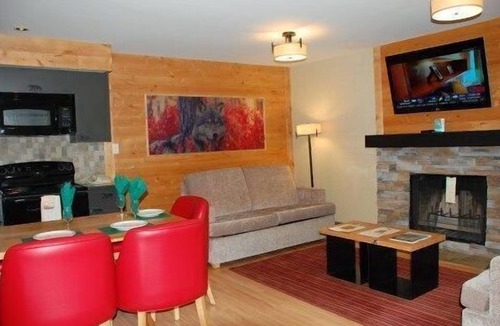 Banff Condo | Bright & Spacious for 8 | Access to 2 hot tubs!