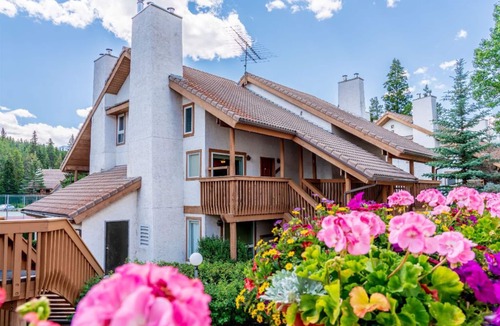 Banff Condo | Bright & Spacious for 8 | Access to 2 hot tubs!