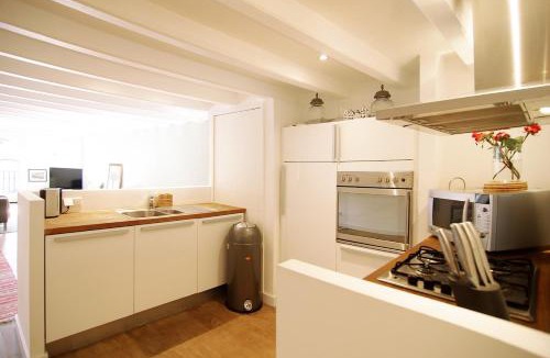 Jordaan Apartment | Canal view luxury apartment in the Jordaan