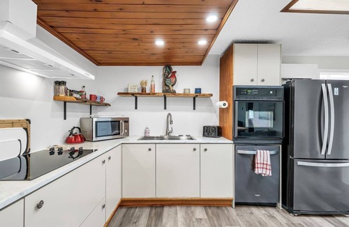 South Glengarry Cottage | Cottages at Penny's Cove The Golden Hour Cottage 1