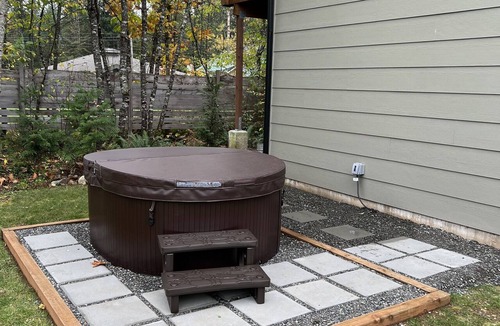 Maple Falls Apartment | Cozy Studio Apartment Maple Falls, Hot Tub, Ev Charging