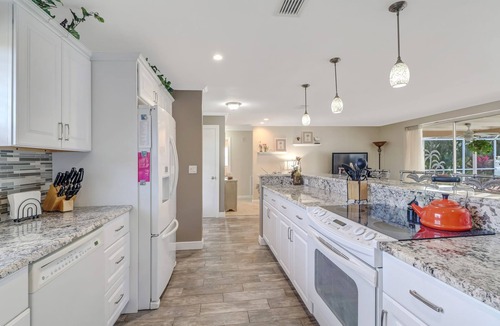 Caloosahatchee House | "ESCAPE IN THE CAPE" - Where memories will have you coming back again and again!