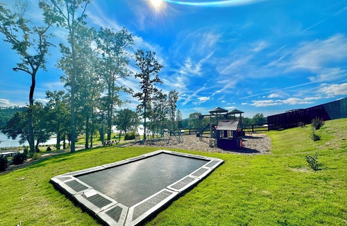 Cedar Bluff Apartment | Escape to “Studio A”! Lake, Pool, Splash Pad, Hot Tub, Kayaks, fire pit, etc.!