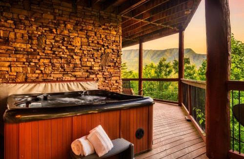 Pittman Center Ski Chalet | Great Alpine - 4 KingSuites- October Deals-Views-Hot Tub-FirePit-GameRm