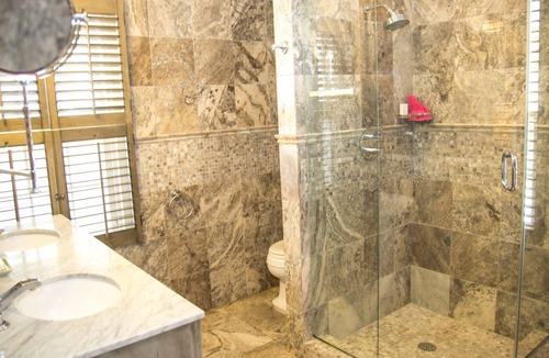 Dunmore Town House | Historic Strawberry House - At The Waterfront in Dunmore Town, Harbour Island