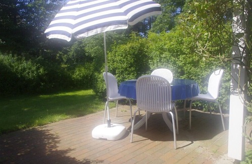 Zingst Apartment | Holiday apartment on the beach in a traditional thatched-roofed house