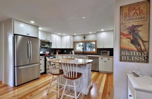 Forest Dale House | Lakeside Lodge at Fern Lake - 3BR, 1BA Waterfront with Dock