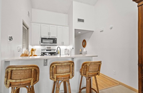 Sawgrass Apartment | Light, Airy Luxury Condo Steps from Private Beach