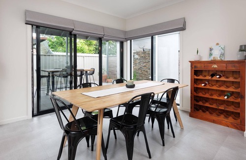 North Albury House | Little Palace on Buckingham - Private and quiet two bedroom, two bathroom apartment