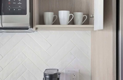 The Queensway Apartment | Modern Etobicoke Studio Sleek Queensway Retreat