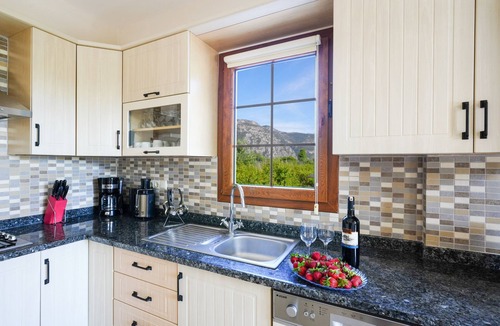 Dalyan Villa | Pomegranate Garden Villas. Three villas, 12 - 21 guests. Two swimming pools.