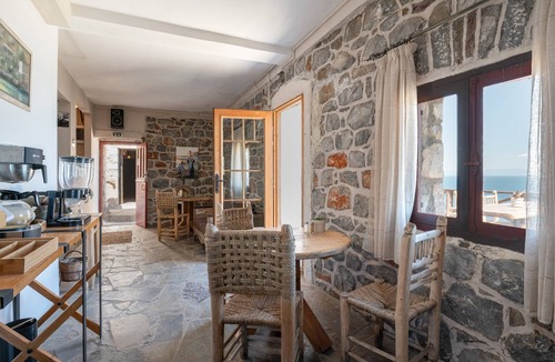 Kokkala Apartment | Quadruple Deluxe Room 208 with Sea View, Wi-Fi and Air Conditioning