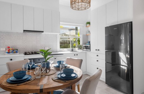 Dicky Beach House | Stunning Beach House, Glamping Tent, Outdoor Movies