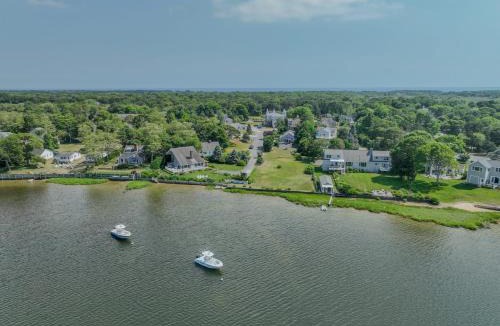 West Dennis House | Water Views Access to Grand Cove