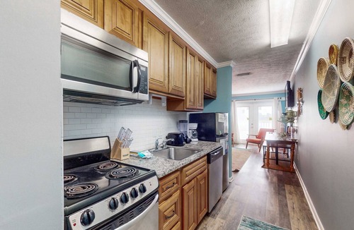 El Centro Beach Condo | Waterfront Townhome w/Shared Pool, Central AC, Free WiFi - Snowbird-Friendly