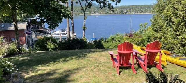 1 Bdrm Oceanfront B&B w ocean views and easy ocean access. Great for couple. in North Saanich