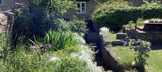 18th century cottage 2 minutes walk to pubs, shops, restaurants and play park in Northleach