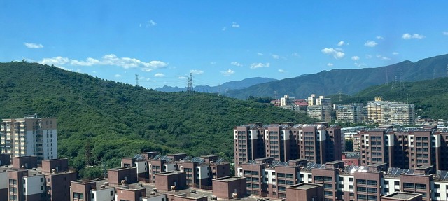 2-bedroom apartment with mountain view 8 minutes to the metro,most livable area in Beijing