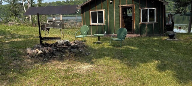 2-bedroom off grid remote cabin near Bigfork perfect for a relaxing getaway. in Bigfork