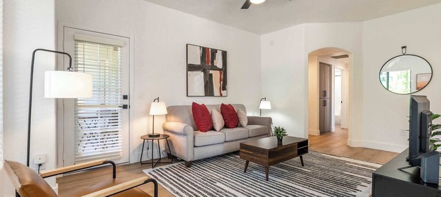 2BR CozySuites at Kierland Commons with pool #09 in Scottsdale