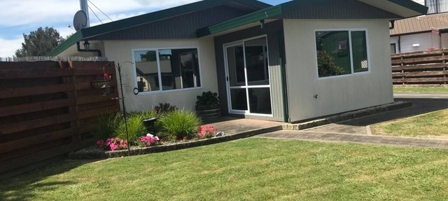 3 bdm pet friendly home in quiet street.No extra charge for cleaning or pets. in Taradale
