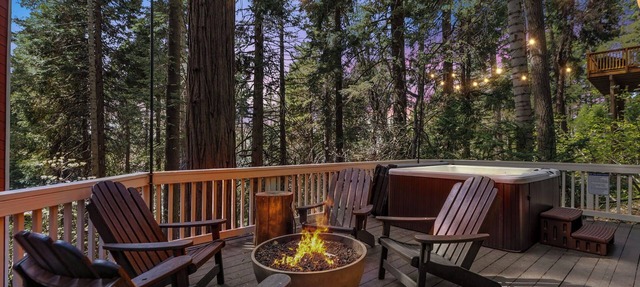 3-bedroom cabin in Lake Arrowhead: hot-tub, forest view, pet-friendly in Lake Arrowhead