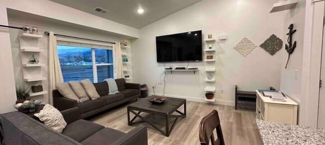 3rd floor condo in Providence in Logan