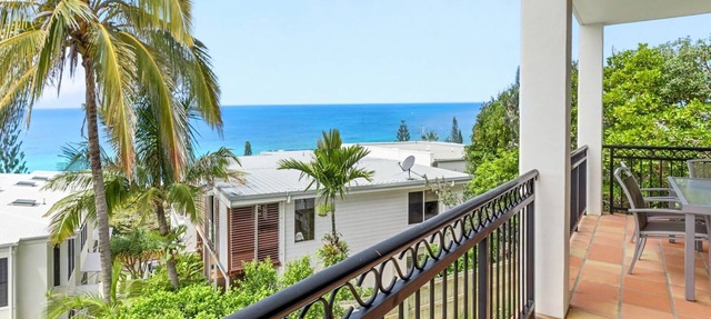 4 Hilltop Villas - Enjoy Ocean Views From The Heart Of The Village in SUNSHINE BEACH