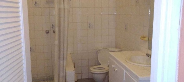 4 separate single bedrooms,bathrooms,living and kitchen.beach access in Rodney Bay